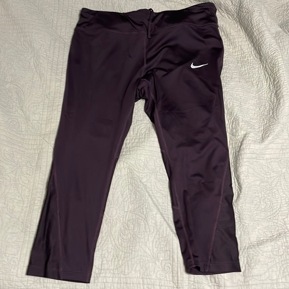 Nike Pants - Nike Capri Leggings